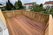 Dachterrasse Bangkirai mit Geländer sib. Lärche 3